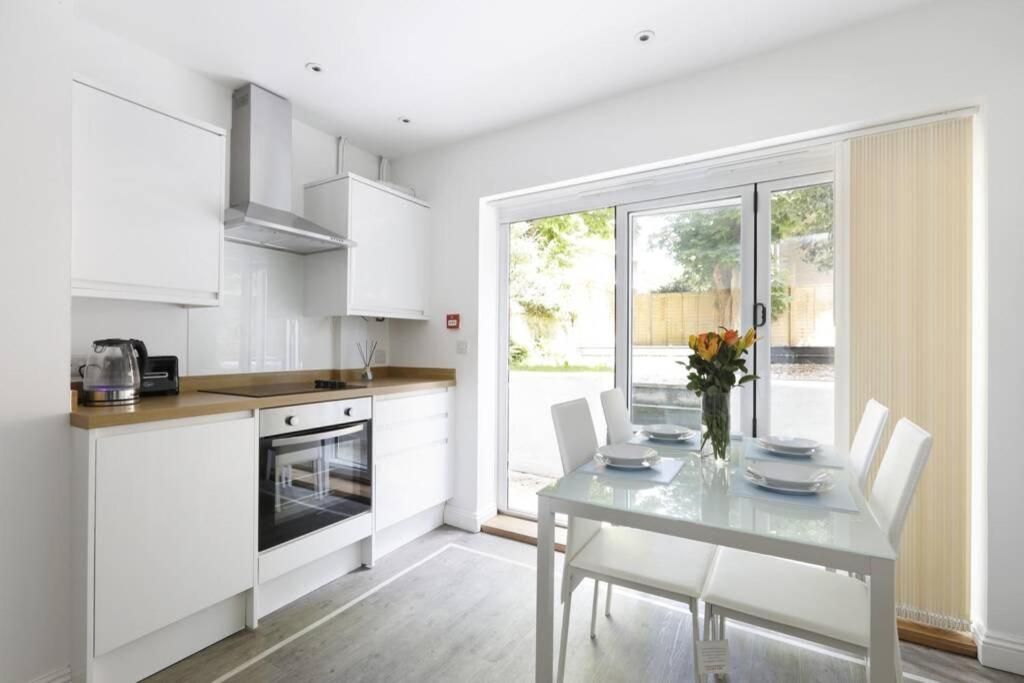2 Bedrooms Close To The Beach With Garden And Own Entrance ! Hove Esterno foto