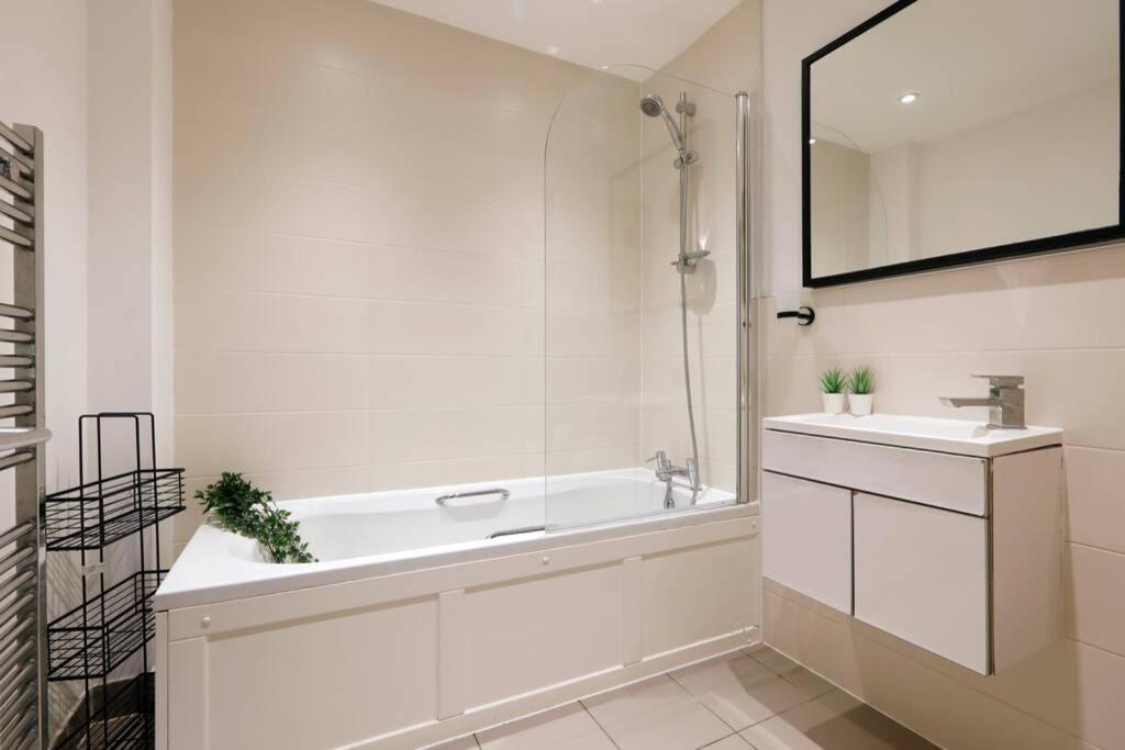 2 Bedrooms Close To The Beach With Garden And Own Entrance ! Hove Esterno foto