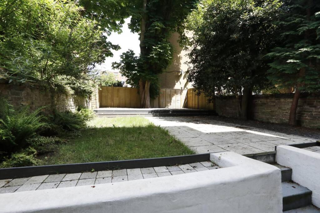 2 Bedrooms Close To The Beach With Garden And Own Entrance ! Hove Esterno foto